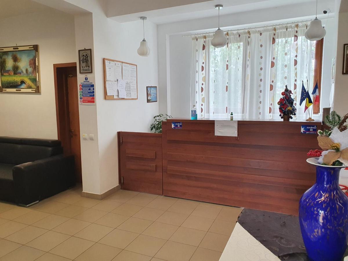 Pensiunea Anais Tetoiu Exteriér fotografie
